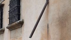 Imagen de la bajante arrancada en el convento dominico de Valdeflores, en Xunqueira, que permanece cerrado desde que las �ltimas monjas lo abandonaron el 2018