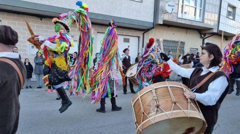 Viana acoge la mayor mascarada de la pennsula Ibrica.El folin de Buxn (O Bolo) en el desfile.