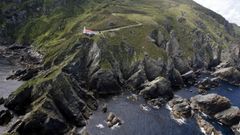 Vista del faro de Punta Candieira, donde se encuentra la estacin de MeteoGalicia, en pleno ocano Atlntico