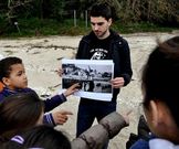 Los chavales recrearon la �ltima imagen de los habitantes de Cortegada y descubrieron la unidad did�ctica de Javier Vicente.