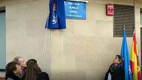 Descubrimiento de la placa en homenaje a Aurelio Argel