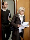 Vicente Mari�o y Herminia Pouso, a la salida de la reuni�n.