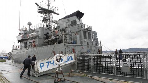 El «Atalaya» durante un atraque en Vigo
