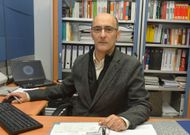 Jos� �ngel Bola�o � economista nunha asesor�a ribadense con 30 anos de experiencia. 