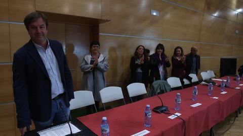 Portela fue recibido con aplausos en el pleno de la mocin de censura.