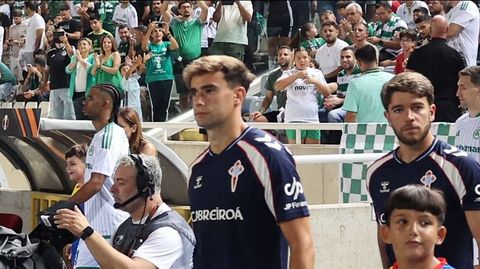 El jugador del Celta �lvaro N��ez, en el momento de saltar al c�sped para disputar el duelo ante el Omonia.