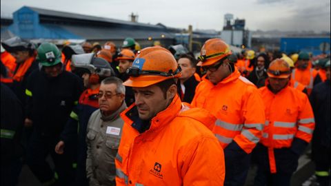 Marcha para intentar frenar los 369 despidos en Alcoa