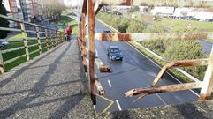 Hueco en una zona de la pasarela, donde la corrosion acab� por destrozar la barandilla