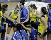 Las jugadoras del Emev�, antes de saltar a la cancha.