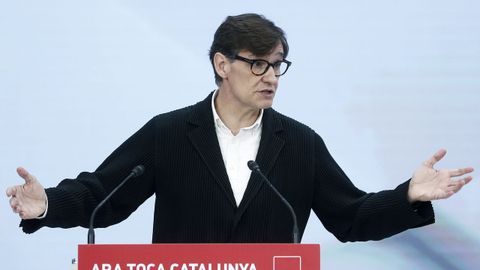 Salvador Illa, durante un consejo de alcaldes en Barcelona.