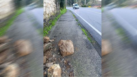 El �ltimo turismo que se sali� de la v�a tir� varias piedras del muro de una casa.