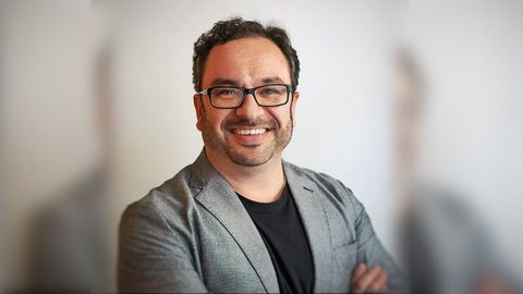 Manuel Valcárcel é axente inmobiliario do comprador.