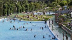 La piscina de Oira, en Ourense, durante la �ltima ola de calor