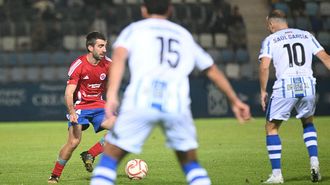 Los jugadores de la UD Ourense se emplearon a fondo ante la Torrelavega