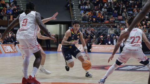 Lance del derbi entre el Leyma Coru�a y el COB