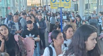 El pasaje comenz� a embarcar pasadas las seis de la tarde despu�s de varias horas entre el avi�n y la terminal de Lavacolla