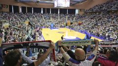 Aficionados del Monbus Obradoiro en Sar, en el derbi ante el COB