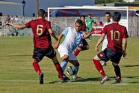 Los juveniles Trigo y Paco, de espaldas, tuvieron minutos.