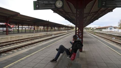 Solitaria estaci�n de tren en Ferrol