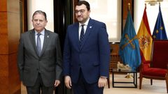 El presidente del Principado, Adri�n Barb�n, ha recibido este viernes al alcalde de Oviedo, Alfredo Canteli