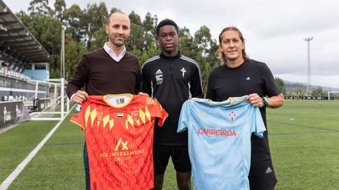 A su llegada a A Madroa, con �lex Otero y M�chel Salgado.