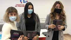 Mar�a Rodr�guez, sex�loga y autora de la gu�a; Marta Jim�nez, Vicepresidenta de CMPA, y Soraya Calvo, sex�loga, en la presentaci�n del manual