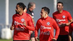 Orellana, en la vuela al trabajo de Chile tras la derrota frente a Argentina