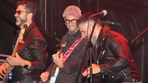 Integrantes de Coraz�n Oxidado, actuando en Ribeira.