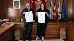 Eduardo Parga, alcalde de Malpica, e Noelia Freijeiro, edila de Cultura, na presentaci�n da programaci�n polas Letras Galegas 