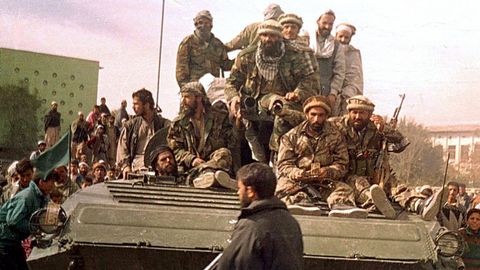 Fuerzas de seguridad durante la guerra, en noviembre de 2001