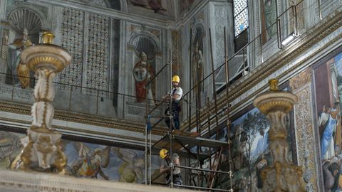 Trabajos de preparación para el cónclave en la Capilla Sixtina