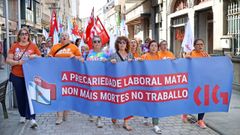 Compa&ntilde;eras de trabajo de Teresa de Jes&uacute;s en la manifestaci&oacute;n de este mi&eacute;rcoles en  O Porri&ntilde;o.