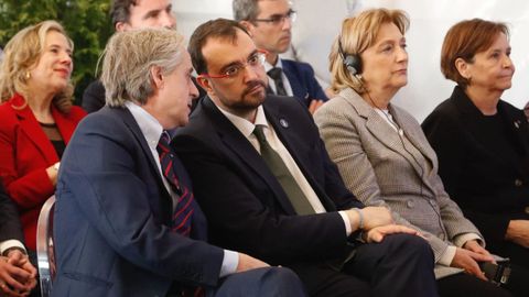 El presidente del Principado de Asturias, Adrin Barbn; el presidente de ArcelorMittal Espaa, Jos Manuel Arias; la delegada del Gobeierno en Asturias, Delia Losa; y la alcaldesa de Gijn, Carmen Moriyn