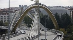 Hasta ahora nunca ha pasado ninguna l�nea de bus urbano por el puente del Milenio.