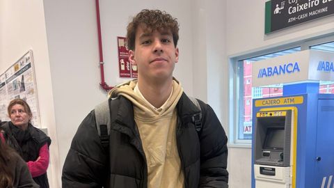 Hugo Su�rez en la estaci�n de tren de A Coru�a