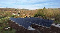 Placas solares en la aldea modelo de Reboredo