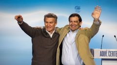 El presidente del PP, Alberto N��ez Feijoo, y el presidente de la Junta y candidato a la reelecci�n, Alfonso Fern�ndez Ma�ueco, durante un acto de campa�a en �vila.