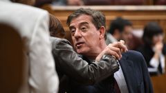 El diputado del PSOE por la provincia de Lugo, José Ramón Gómez Besteiro, durante una sesión plenaria, en el Congreso de los Diputados, este martes