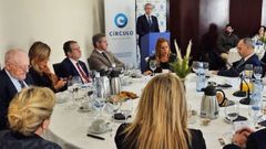 Rueda, ayer, hablando ante Abel Caballero, Jos� Mi�ones, Carmela Silva, David Regades y empresarios