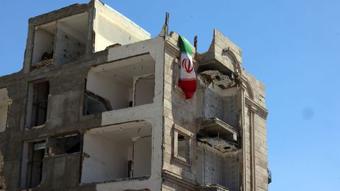 Un edificio atacado en Karaj