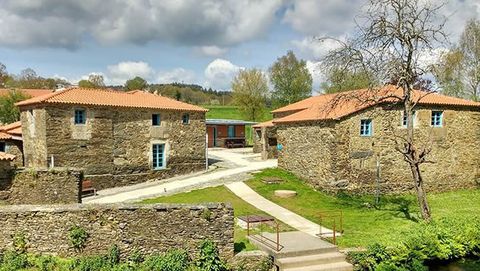 Ademais de proporcionar os co�ecementos te�ricos precisos, o curso explora diferenres realidades da sociedade e a cultura galegas