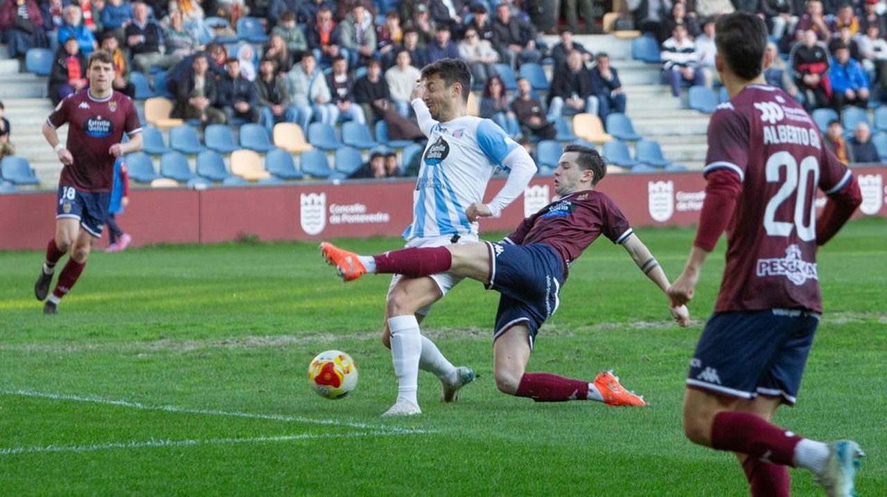 Pontevedra y Lugo firman un derbi de golazos y poco fútbol en Pasarón