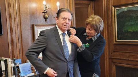 Alfredo Canteli, junto a Mariv� Monteser�n