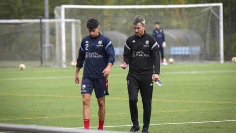 Exp�sito y Rub�n Dom�nguez charlando durante un entrenamiento 