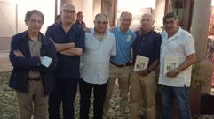 Seis de los protagonistas del libro, en una foto del pasado verano en el Centro do Vi�o