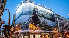 Cartel de Fracomina con el paisaje de Somiedo en la Gran V�a de Madrid