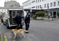 La polic�a desplaz� perros adiestrados a Lugo para comprobar qu� hab�a en la bolsa.