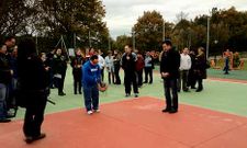 Usuarios de Aspadeza se animaron a probar fortuna con el baloncesto en la nueva pista de deportes.