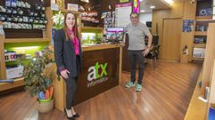 Marga y Xorxe, de ATX Inform�tica, donde llevan casi 25 a�os dando servicio t�cnico profesional a empresas, administraciones y particulares. Como empresa local, est�n orgullosos de haber crecido y de mantener puestos de trabajo estables y un car�cter cercano y familiar. �Procuramos escoitar as persoas e explicarlles os conceptos dunha forma que os entendan�, dicen.