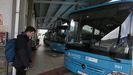 Aspecto que presentaba esta mañana la estación de buses de Viveiro, con más vehículos estacionados de los que hay en una jornada normal